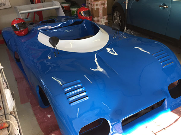 Réparation et fabrication de pièces de  carosserie voiture de sport en fibre de verre