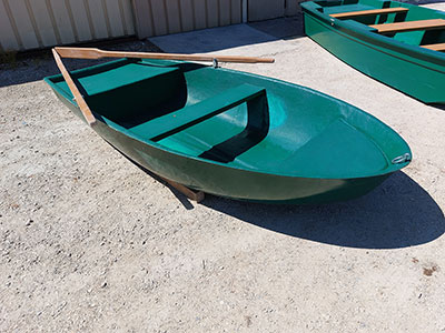 petite barque en fibre de verre